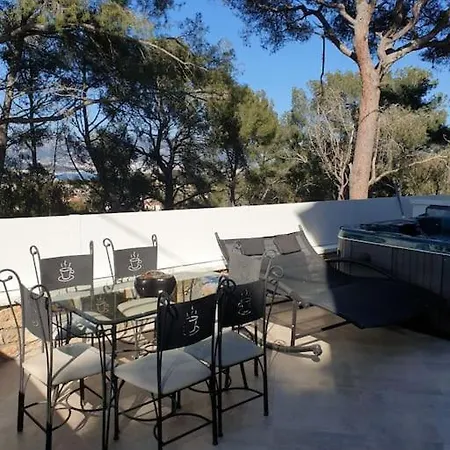 Avec Vue Apartment *